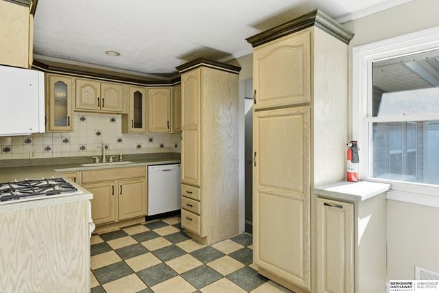 4219 N 65th Avenue, Omaha, NE 68104