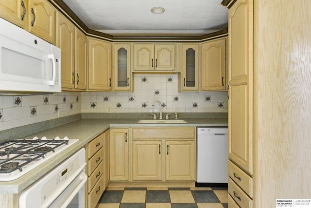 4219 N 65th Avenue, Omaha, NE 68104