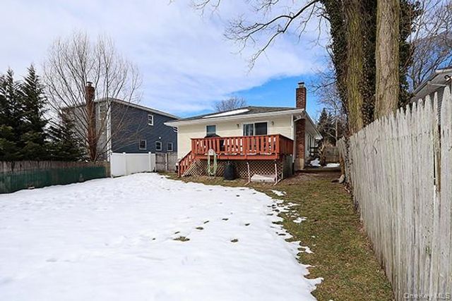 6 Oakdale Avenue, Selden, NY 11784