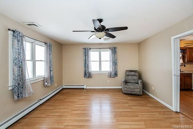 6 Oakdale Avenue, Selden, NY 11784