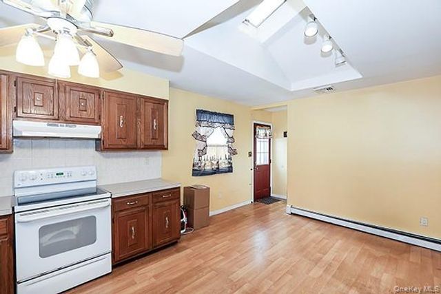 6 Oakdale Avenue, Selden, NY 11784