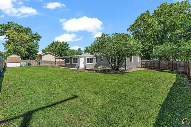 5501 SW 19th ST, Topeka, KS 66604