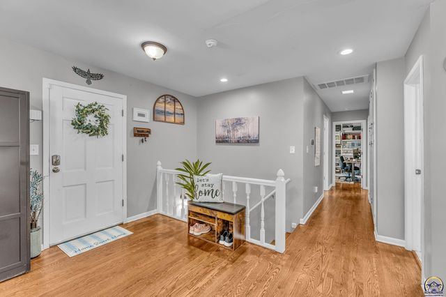5501 SW 19th ST, Topeka, KS 66604