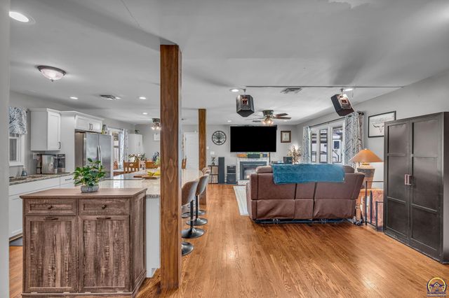 5501 SW 19th ST, Topeka, KS 66604