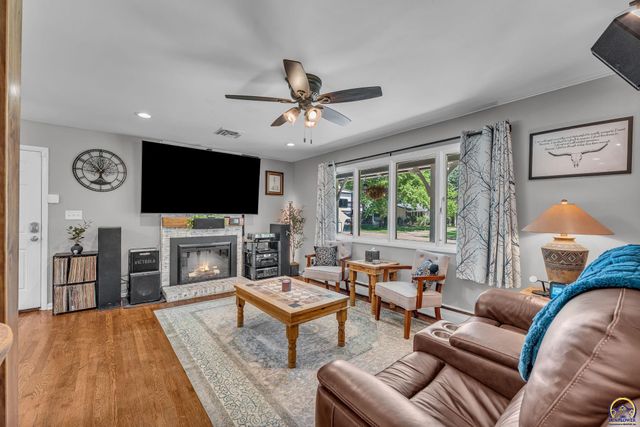5501 SW 19th ST, Topeka, KS 66604