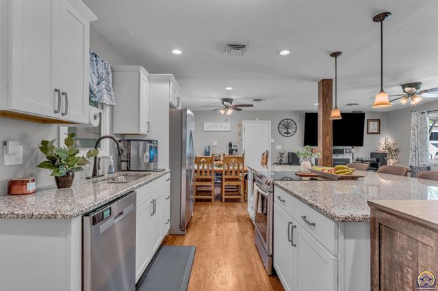 5501 SW 19th ST, Topeka, KS 66604