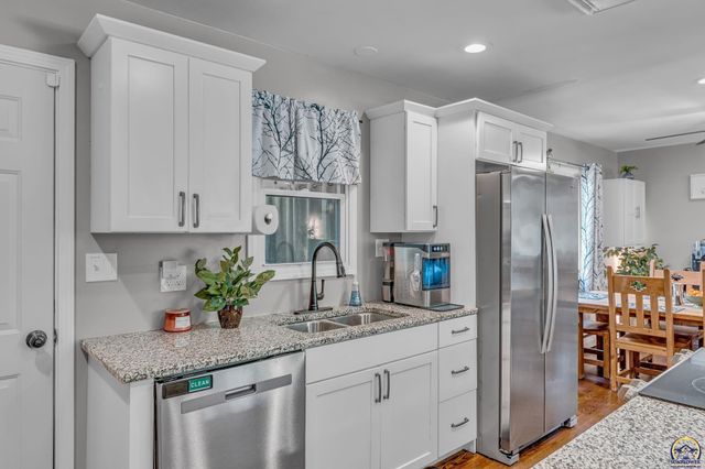 5501 SW 19th ST, Topeka, KS 66604