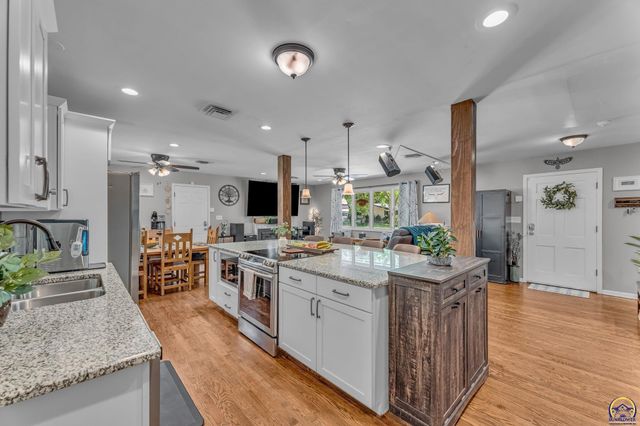 5501 SW 19th ST, Topeka, KS 66604
