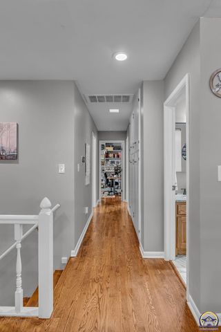 5501 SW 19th ST, Topeka, KS 66604
