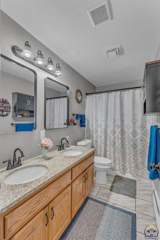 5501 SW 19th ST, Topeka, KS 66604