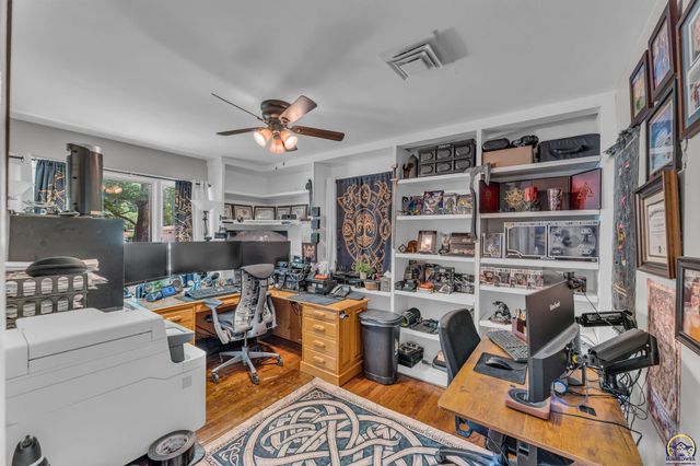 5501 SW 19th ST, Topeka, KS 66604