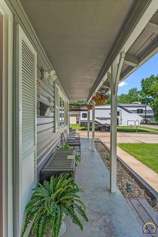 5501 SW 19th ST, Topeka, KS 66604