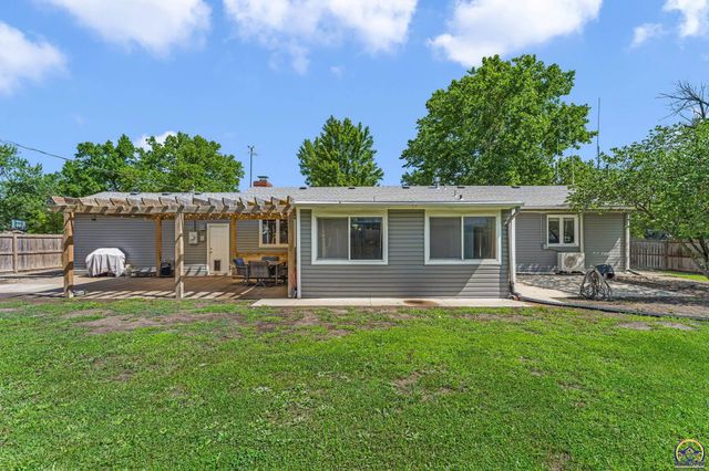 5501 SW 19th ST, Topeka, KS 66604