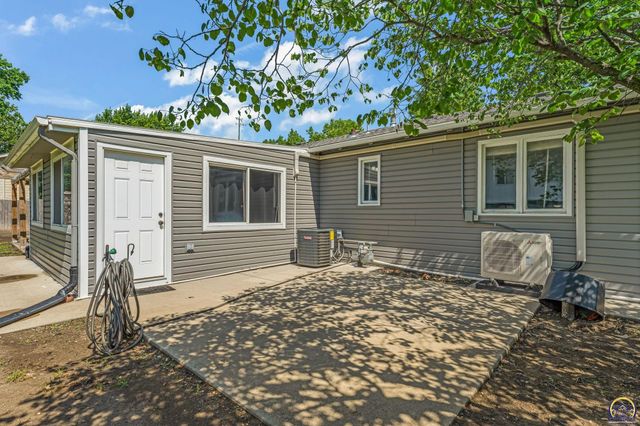 5501 SW 19th ST, Topeka, KS 66604