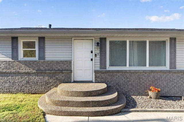 27 Lillian Drive, St Charles, MO 63304
