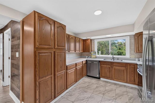 27 Lillian Drive, St Charles, MO 63304