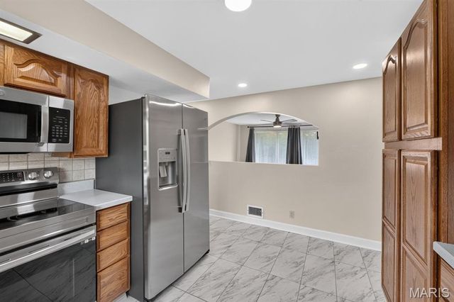 27 Lillian Drive, St Charles, MO 63304