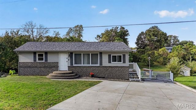 27 Lillian Drive, St Charles, MO 63304