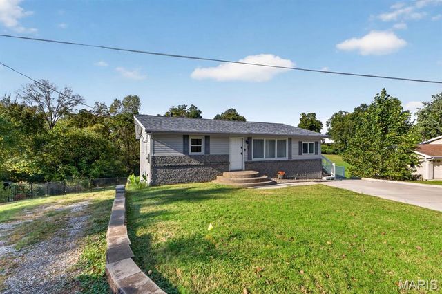 27 Lillian Drive, St Charles, MO 63304