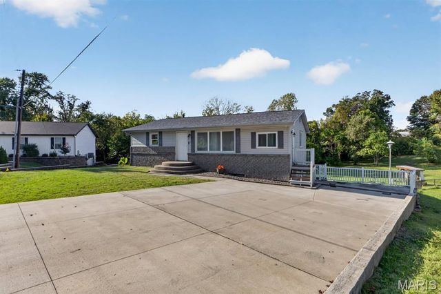 27 Lillian Drive, St Charles, MO 63304