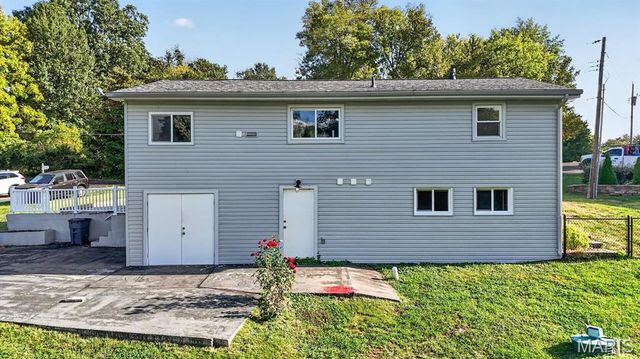 27 Lillian Drive, St Charles, MO 63304