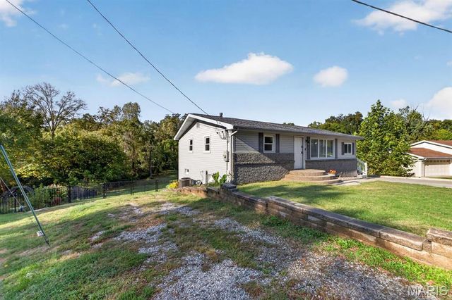 27 Lillian Drive, St Charles, MO 63304