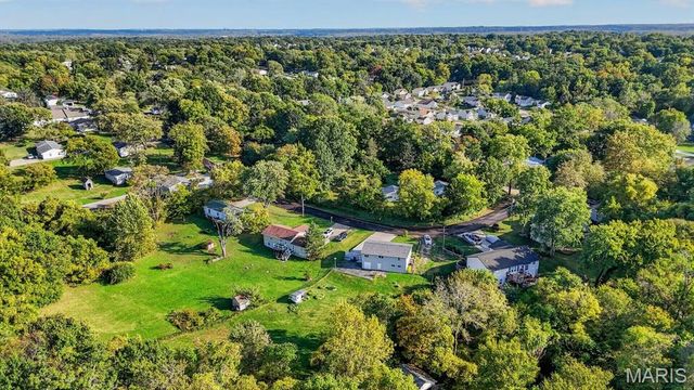 27 Lillian Drive, St Charles, MO 63304