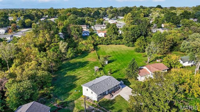 27 Lillian Drive, St Charles, MO 63304
