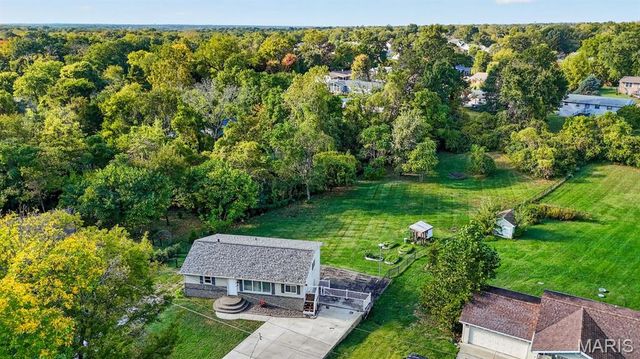 27 Lillian Drive, St Charles, MO 63304