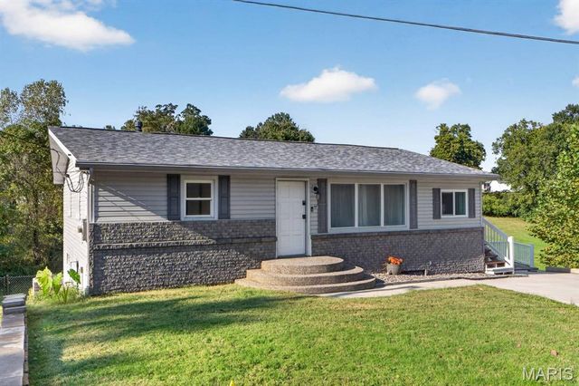 27 Lillian Drive, St Charles, MO 63304