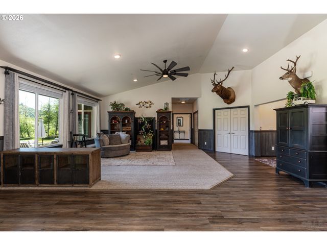 18210 SEIGERT Rd, Vernonia, OR 97064
