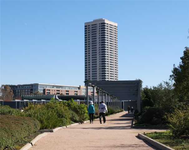 1701 Hermann Drive 34L, Houston, TX 77004