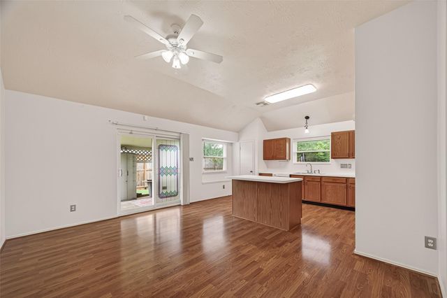 602 W Larkspur Circle, Pearland, TX 77584