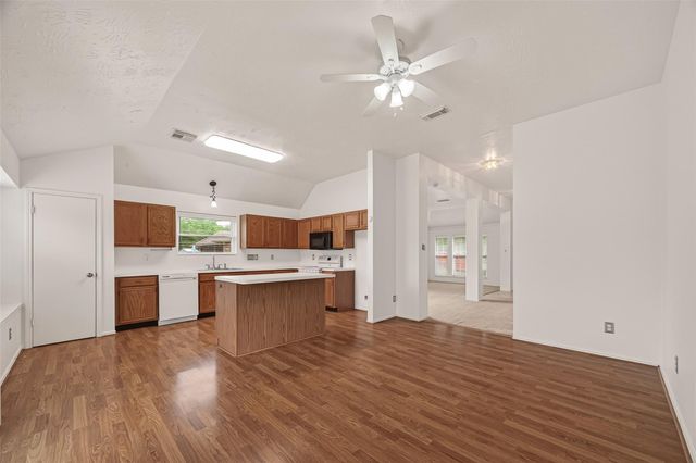 602 W Larkspur Circle, Pearland, TX 77584