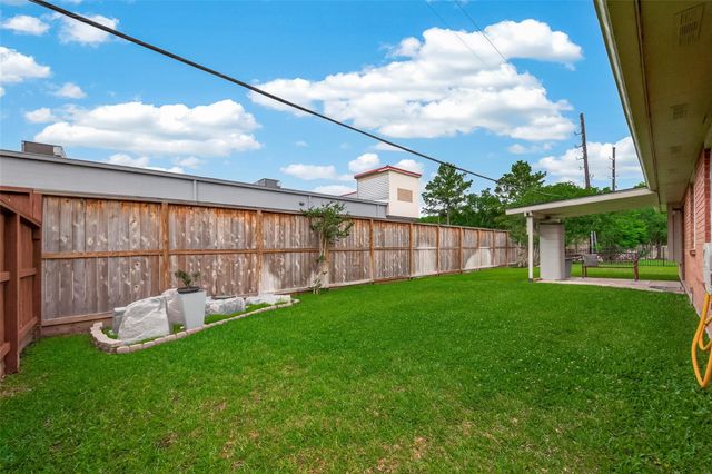 602 W Larkspur Circle, Pearland, TX 77584