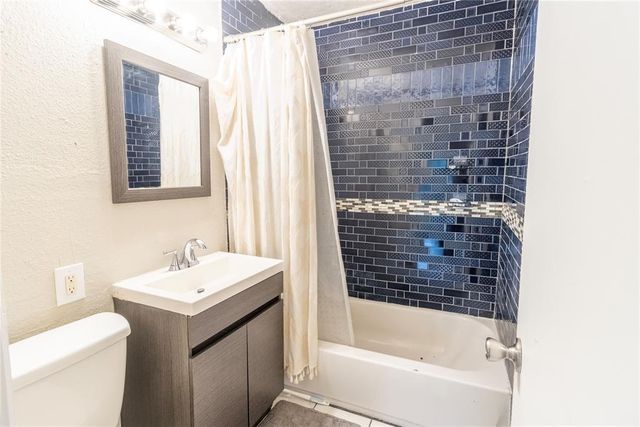 217 E Douglas Drive, Midwest City, OK 73110