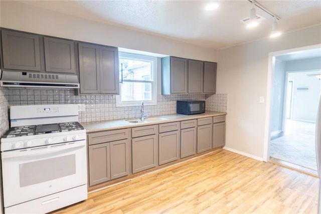 217 E Douglas Drive, Midwest City, OK 73110