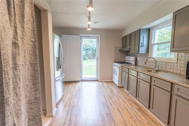 217 E Douglas Drive, Midwest City, OK 73110