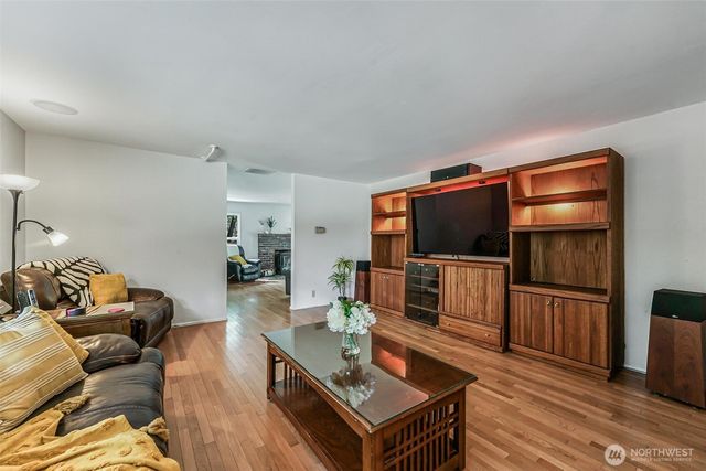 23326 SE 199th Street, Maple Valley, WA 98038