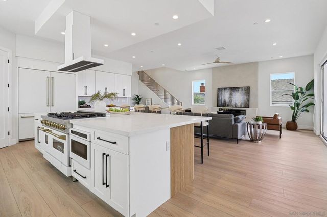 1850 Illion St, San Diego, CA 92110