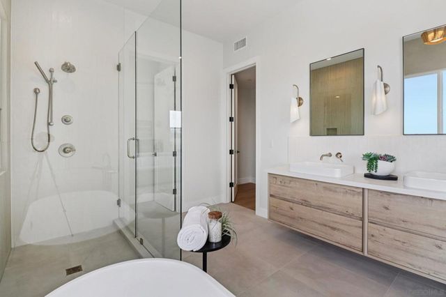 1850 Illion St, San Diego, CA 92110