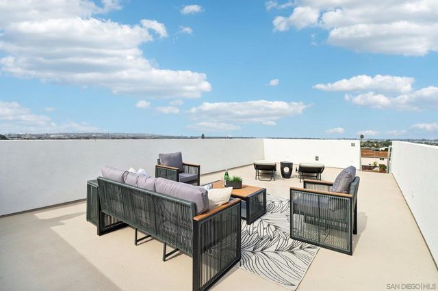 1850 Illion St, San Diego, CA 92110