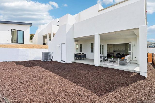 1850 Illion St, San Diego, CA 92110