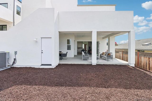 1850 Illion St, San Diego, CA 92110