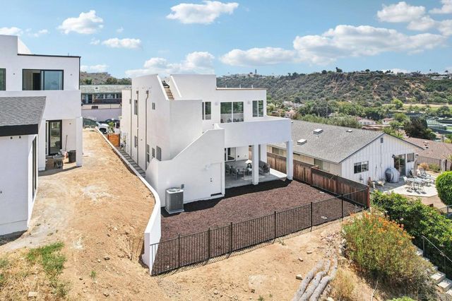 1850 Illion St, San Diego, CA 92110