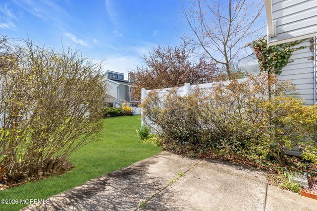 3 Beverly Court, Tinton Falls, NJ 07724