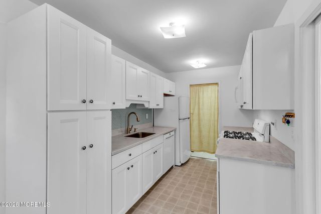 3 Beverly Court, Tinton Falls, NJ 07724