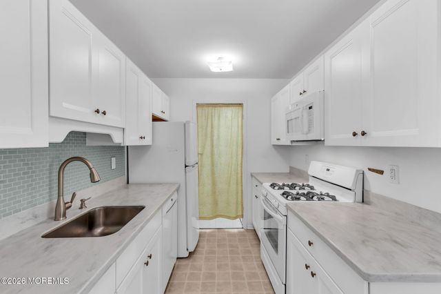 3 Beverly Court, Tinton Falls, NJ 07724
