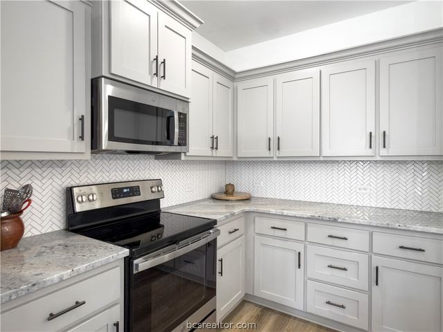 417 Marble Falls Drive, Bryan, TX 77803