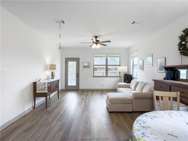 417 Marble Falls Drive, Bryan, TX 77803